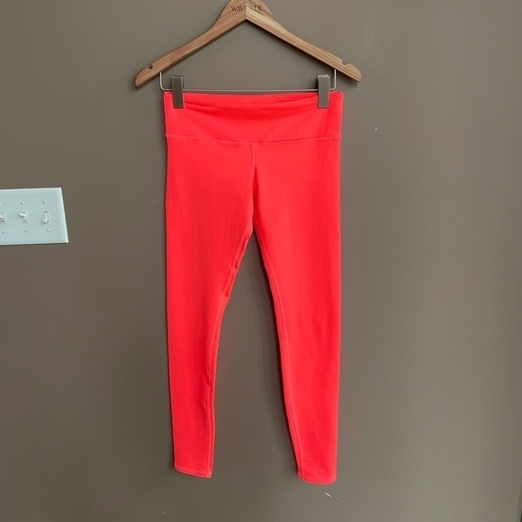 Alo Mid Rise Stash Pocket Leggings in Bright Coral Size Small - Picture 1 of 5